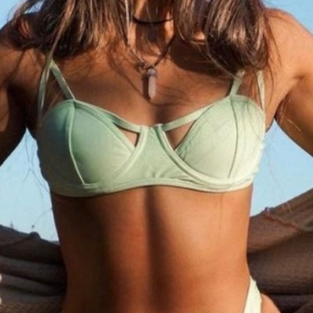 🛑 SOLD 🛑 Basic Ally Swim Boutine bikini top